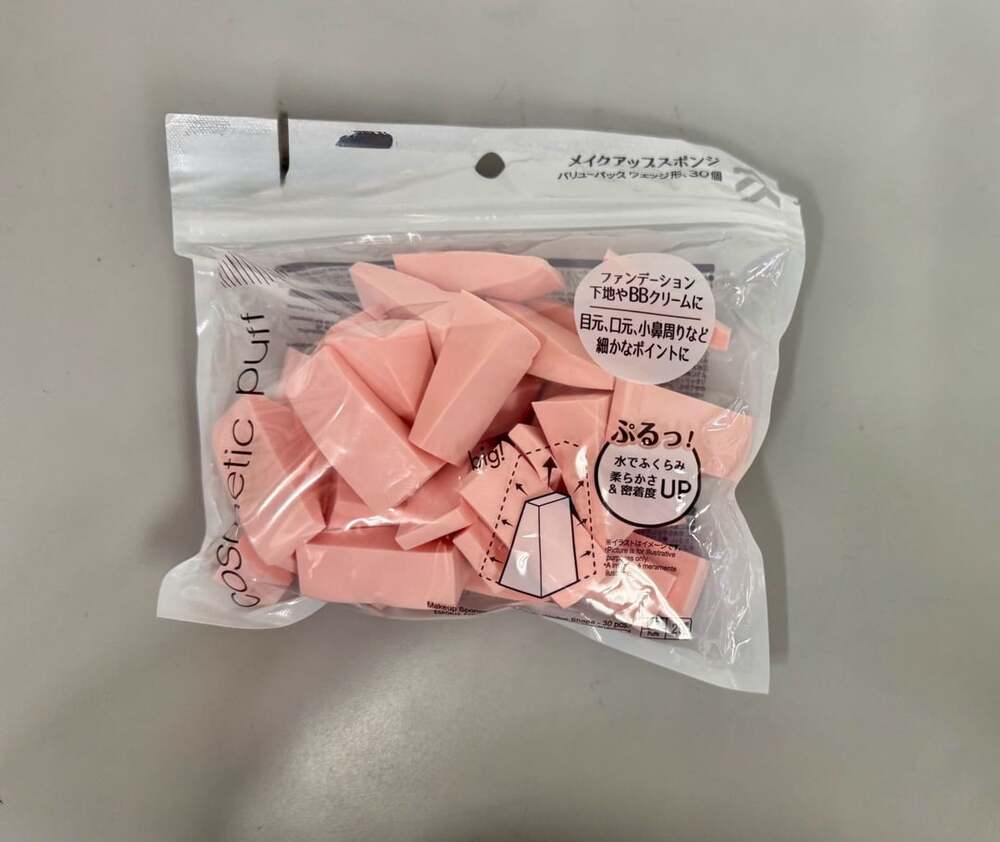 DAISO Makeup Sponge Value Pack Wedge Shape 30 pcs. NWT